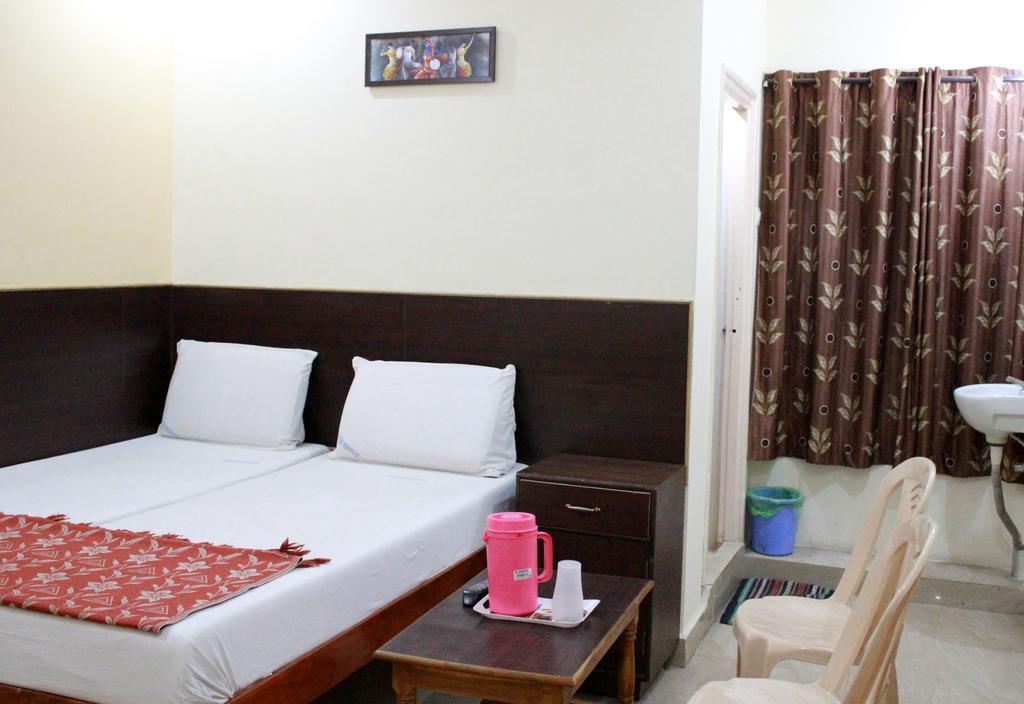 Hotel Sahasra Residencia Tirupati Habitación foto