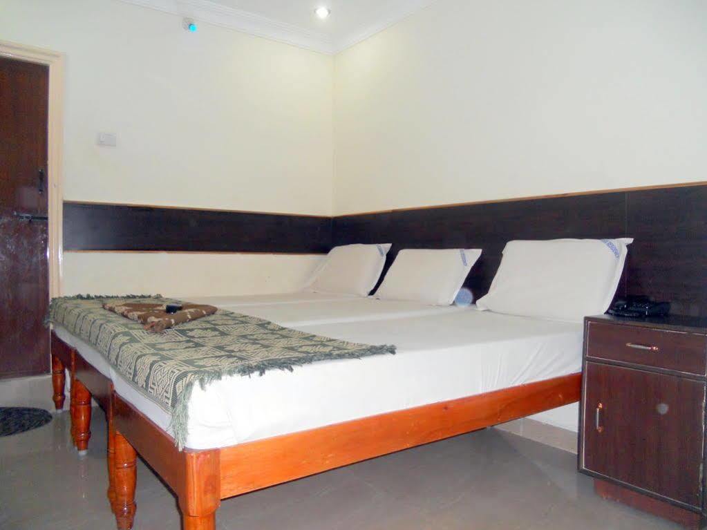 Hotel Sahasra Residencia Tirupati Exterior foto