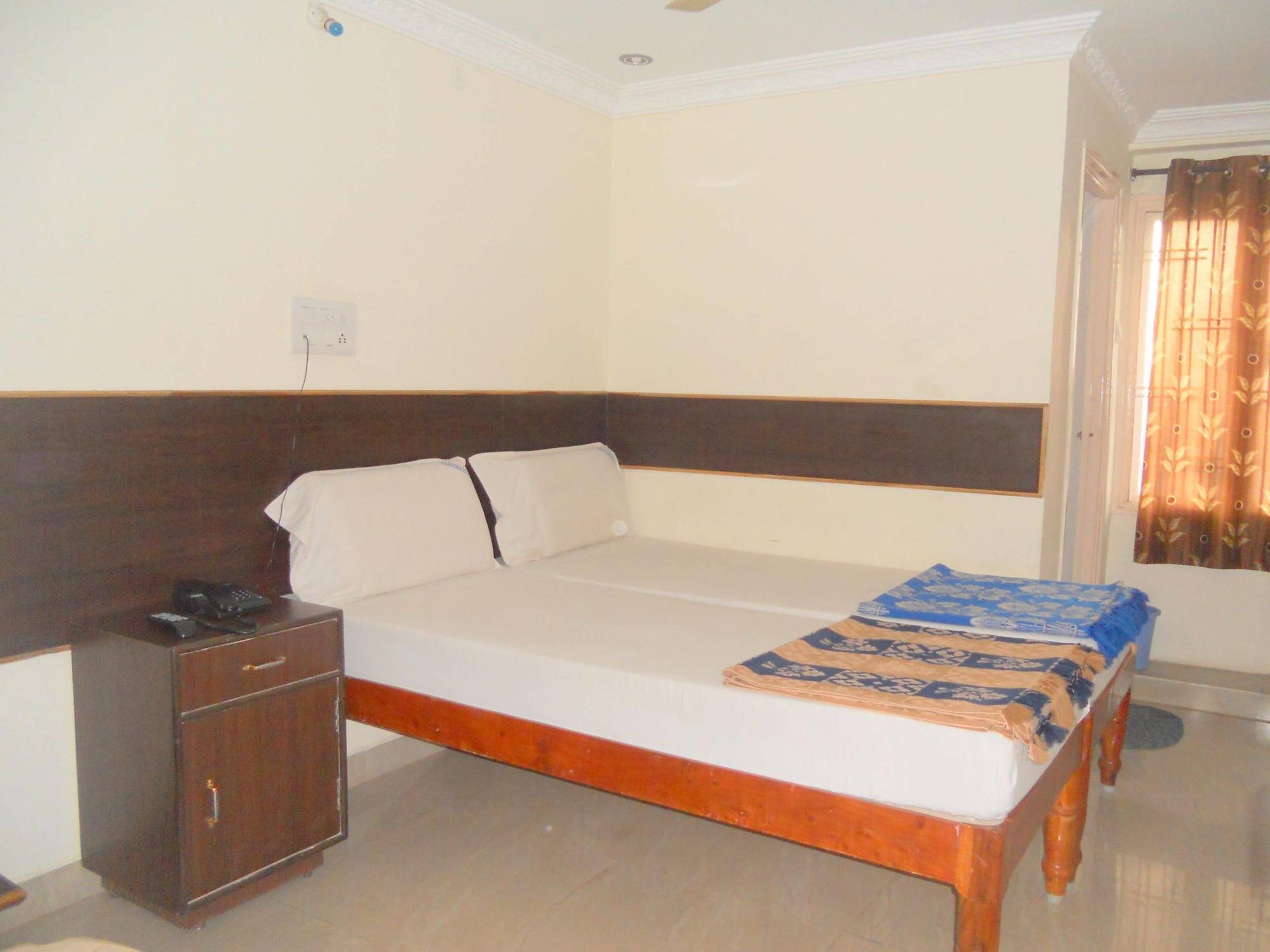 Hotel Sahasra Residencia Tirupati Exterior foto