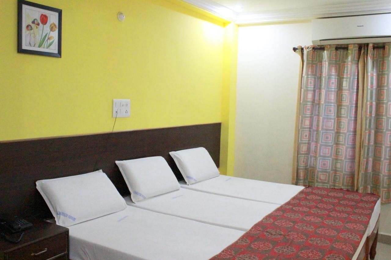 Hotel Sahasra Residencia Tirupati Habitación foto